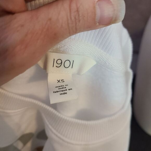 1901 Pop, Clink, Fizz Holiday Sweatshirt SIze XS - Picture 4 of 6